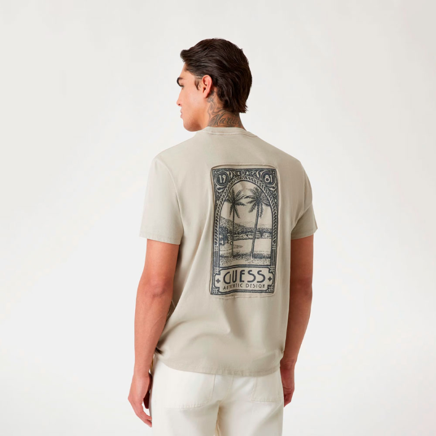 t-shirt-mit-grosser-applikation-auf-dem-rucken t-shirt-mit-grosser-applikation-auf-dem-rucken