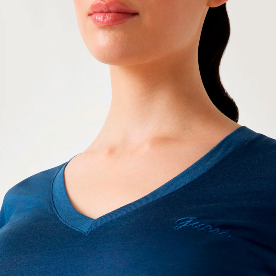 t-shirt-mit-v-ausschnitt t-shirt-mit-v-ausschnitt