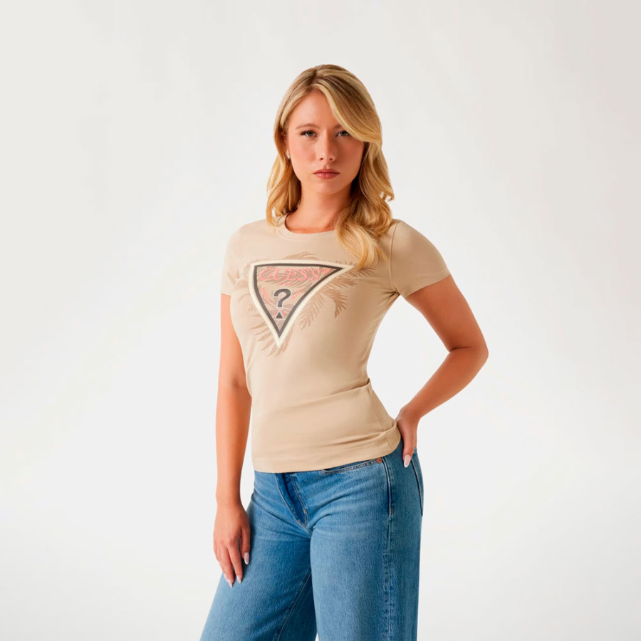 t-shirt-mit-dreieckslogo t-shirt-mit-dreieckslogo