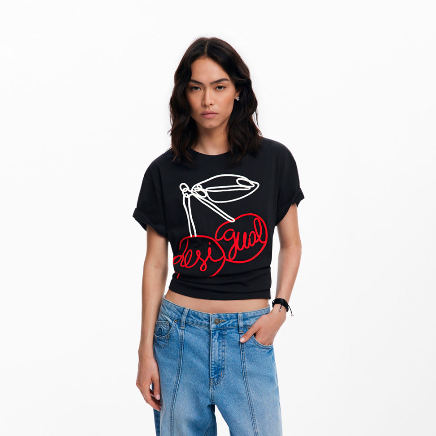 t-shirt-con-stampa-ciliegia-in-rilievo t-shirt-con-stampa-ciliegia-in-rilievo