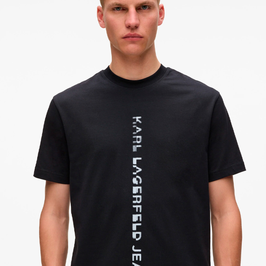 camiseta-con-el-logotipo-vertical