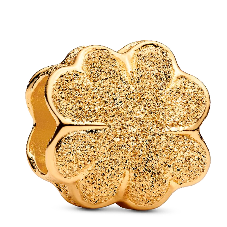 mini-anhanger-mit-kleeblatt-textur-14-karat-goldauflage-764047c00 mini-anhanger-mit-kleeblatt-textur-14-karat-goldauflage-764047c00