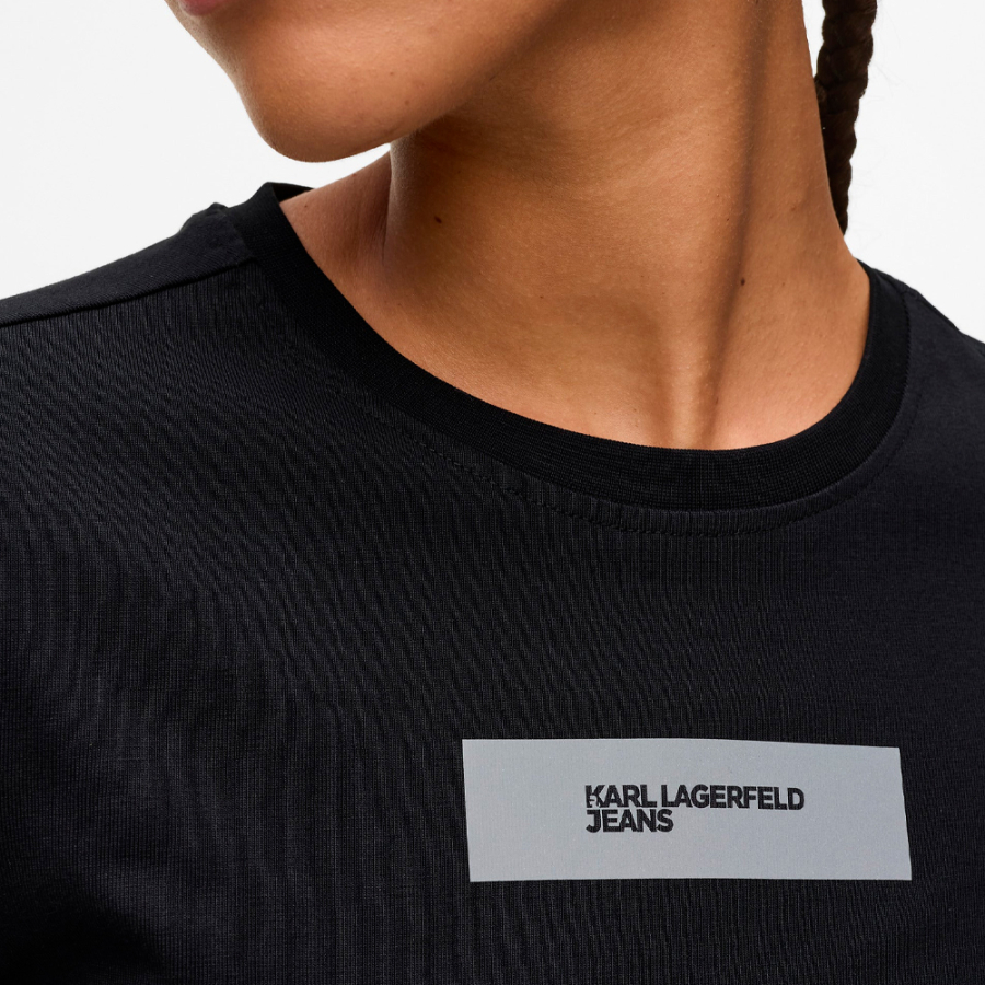 camiseta-con-logotipo-reflectante camiseta-con-logotipo-reflectante