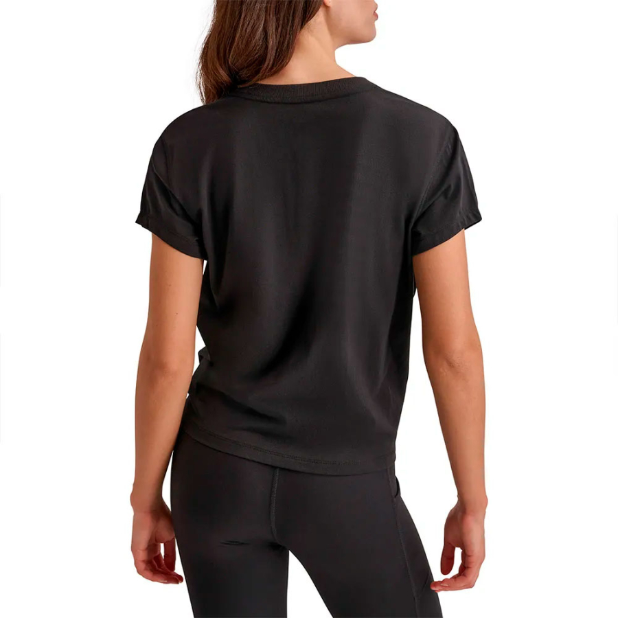 kurzarm-t-shirt-mit-knoten-vorne-und-mini-nieten-logo