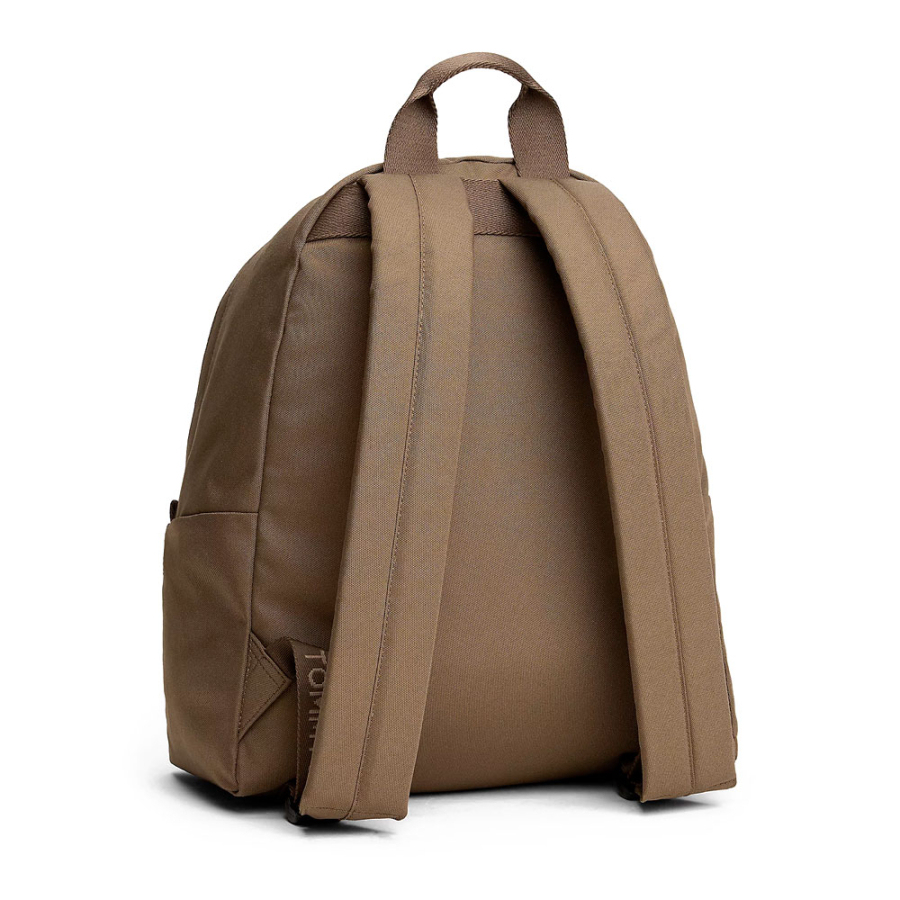 mochila-essential-con-logo