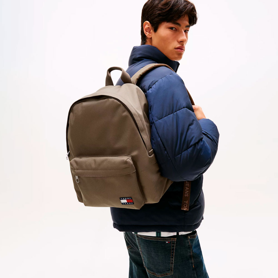 sac-a-dos-avec-logo-essentiel sac-a-dos-avec-logo-essentiel