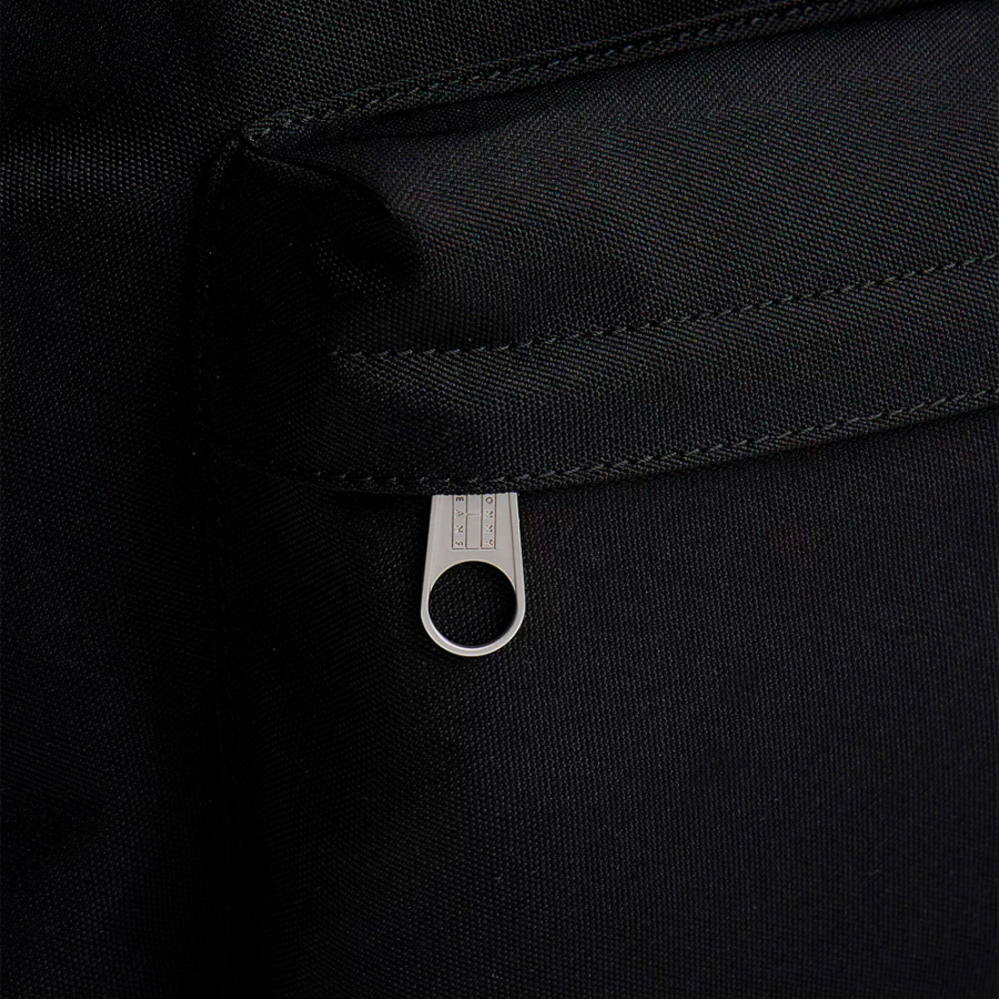 zaino-con-logo-essenziale