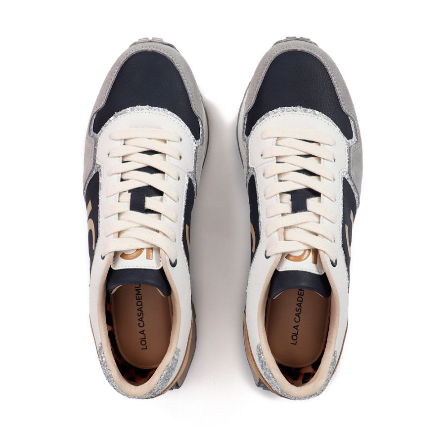 sneaker-mit-personalisierter-sohle-und-animalprint sneaker-mit-personalisierter-sohle-und-animalprint