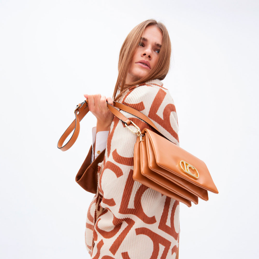 dreiteilige-umhangetasche-mit-uberschlag dreiteilige-umhangetasche-mit-uberschlag