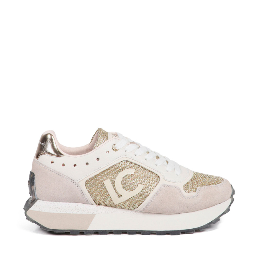 zapatillas-con-suela-personalizada-y-detalles-dorados