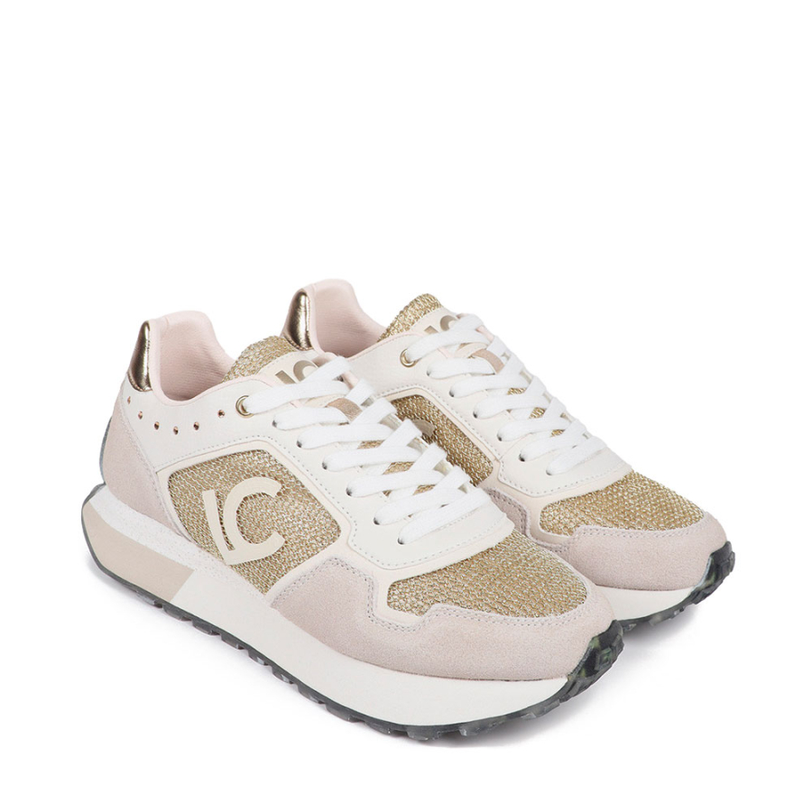 sneaker-mit-personalisierter-sohle-und-goldenen-details sneaker-mit-personalisierter-sohle-und-goldenen-details