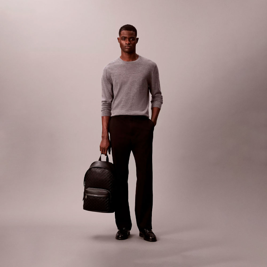 rucksack-mit-durchgehend-eingraviertem-monogramm rucksack-mit-durchgehend-eingraviertem-monogramm