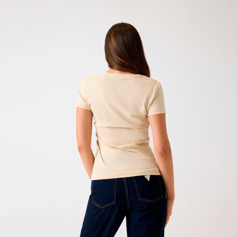 slim-fit-t-shirt-mit-dreieckslogo slim-fit-t-shirt-mit-dreieckslogo