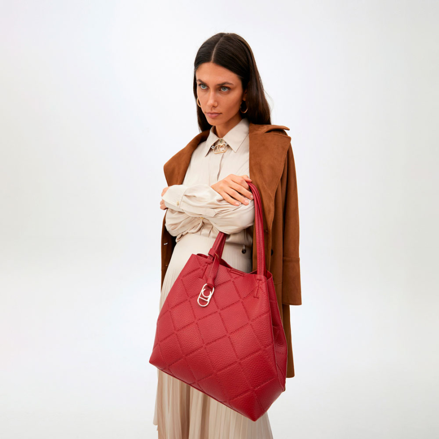 monogrammed-shopper-bag-with-diamond-logo