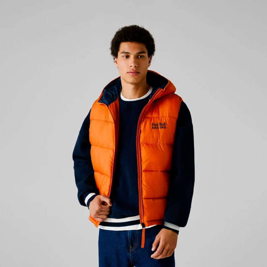 gilet-con-cappuccio-e-logo-stampato