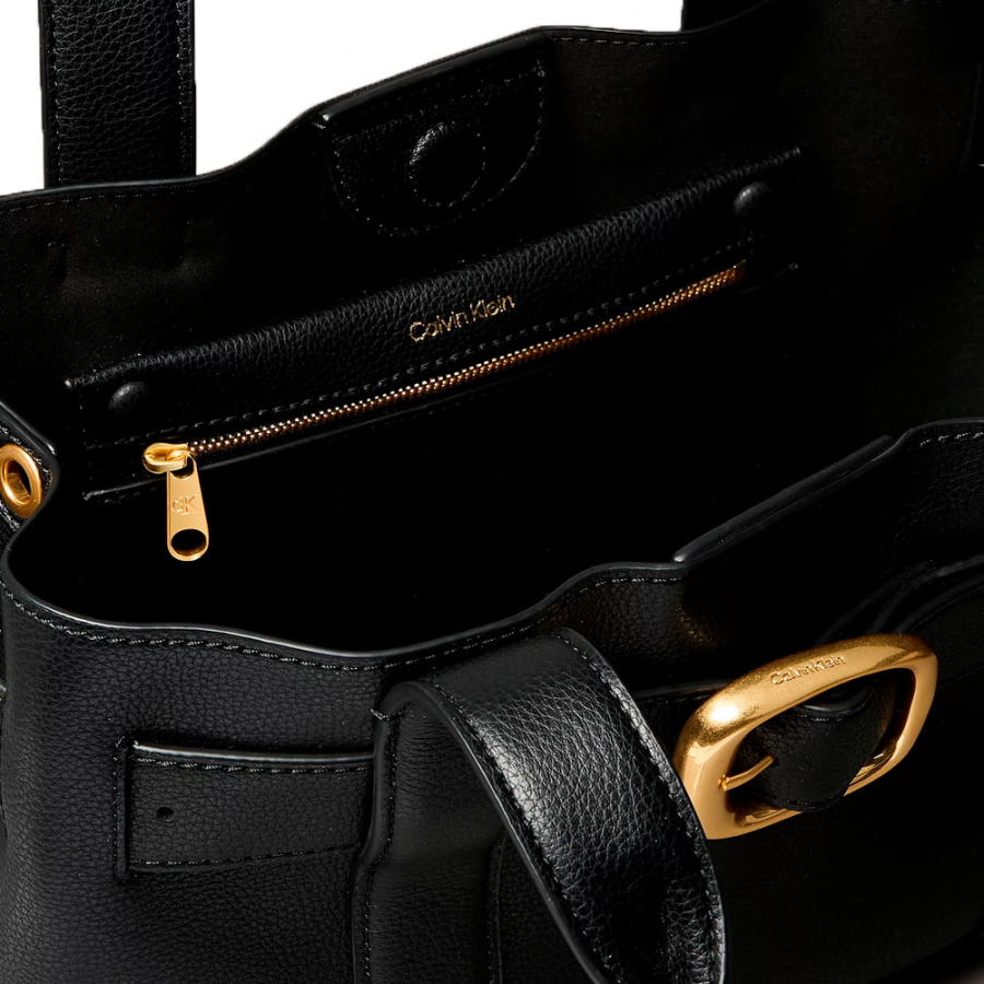 kleine-tragetasche-mit-gurtel