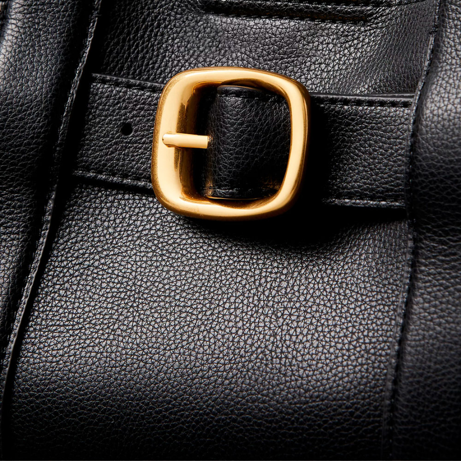 kleine-tragetasche-mit-gurtel