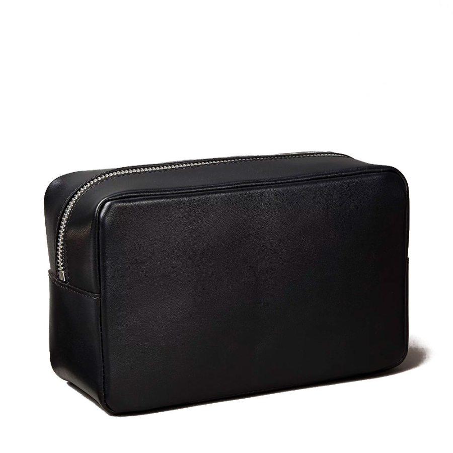 grained-leather-toiletry-bag grained-leather-toiletry-bag