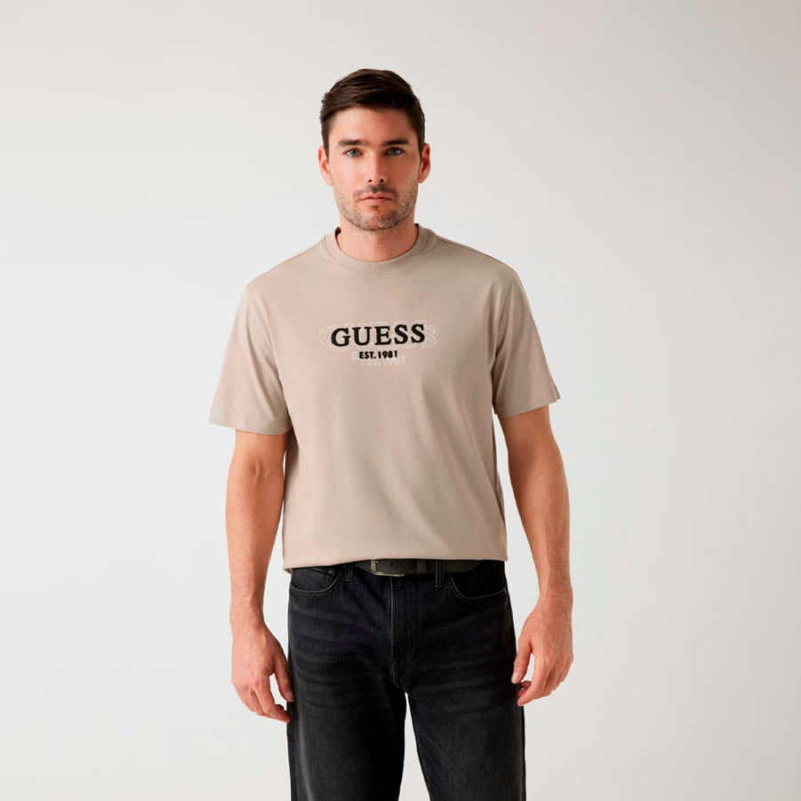 camiseta-com-inscricao-de-logotipo camiseta-com-inscricao-de-logotipo