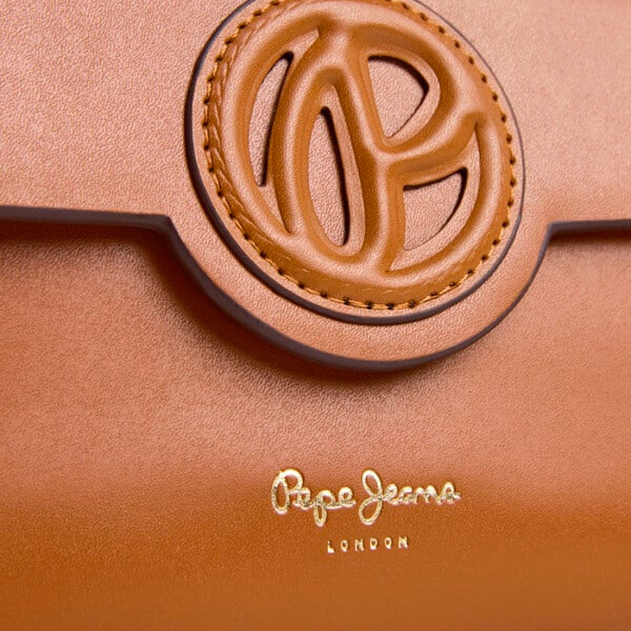 portafoglio-con-monogramma-in-rilievo portafoglio-con-monogramma-in-rilievo