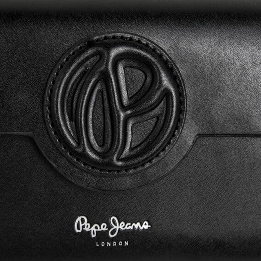 brieftasche-mit-gepragtem-monogramm brieftasche-mit-gepragtem-monogramm