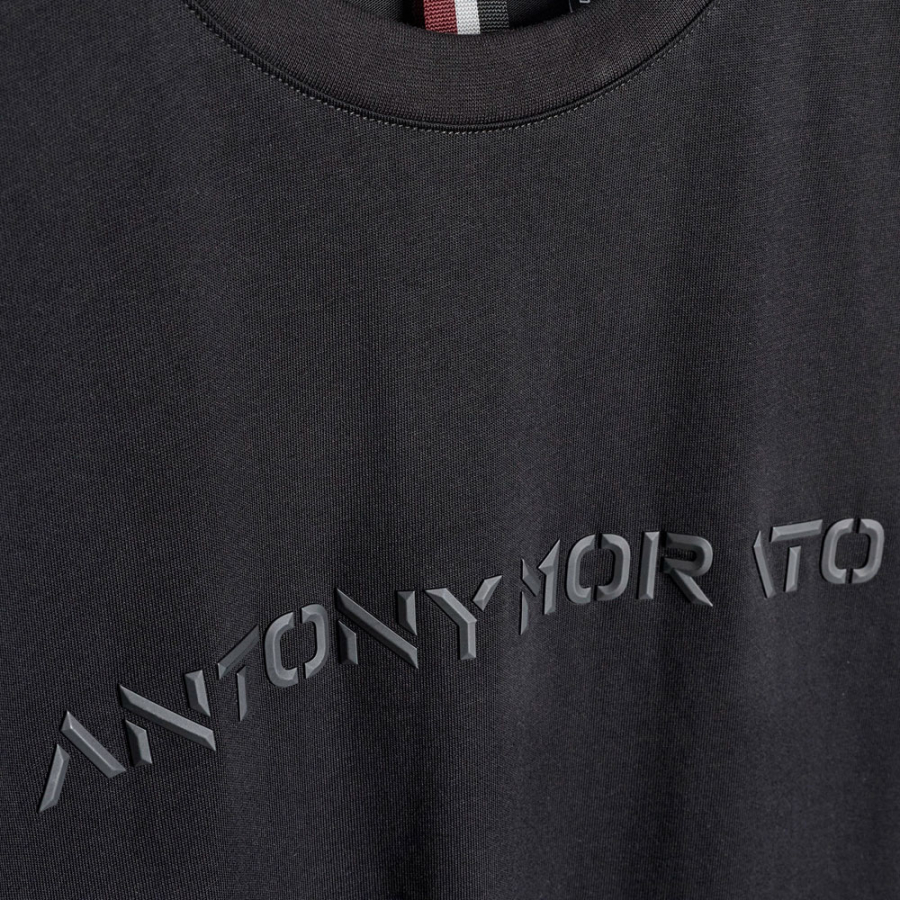 t-shirt-mit-rautenmuster t-shirt-mit-rautenmuster