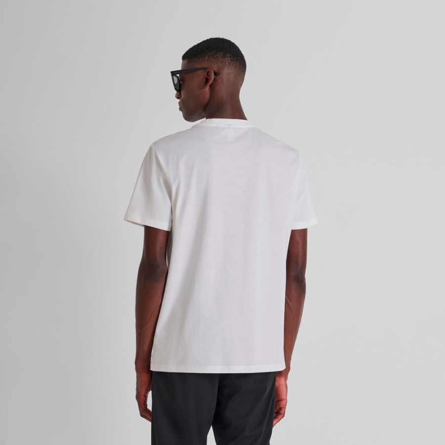 camiseta-com-logo-pequeno-impresso