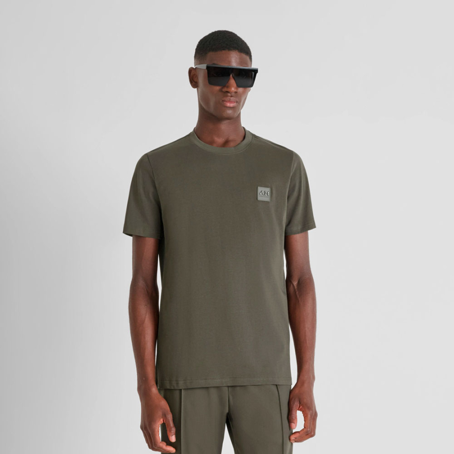 camiseta-com-logo-pequeno-impresso camiseta-com-logo-pequeno-impresso