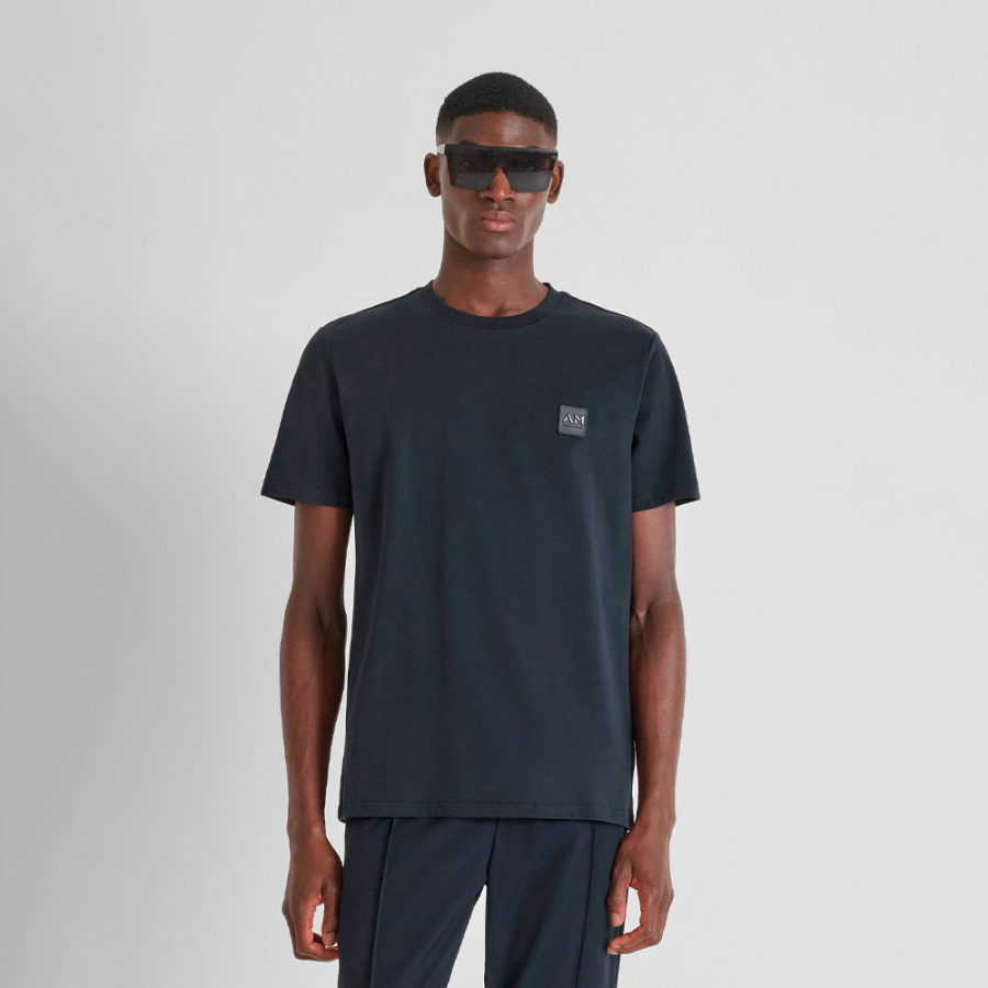 camiseta-con-pequeno-logotipo-estampado camiseta-con-pequeno-logotipo-estampado