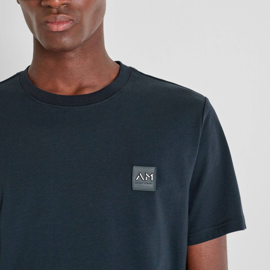 t-shirt-mit-kleinem-logo-aufdruck t-shirt-mit-kleinem-logo-aufdruck