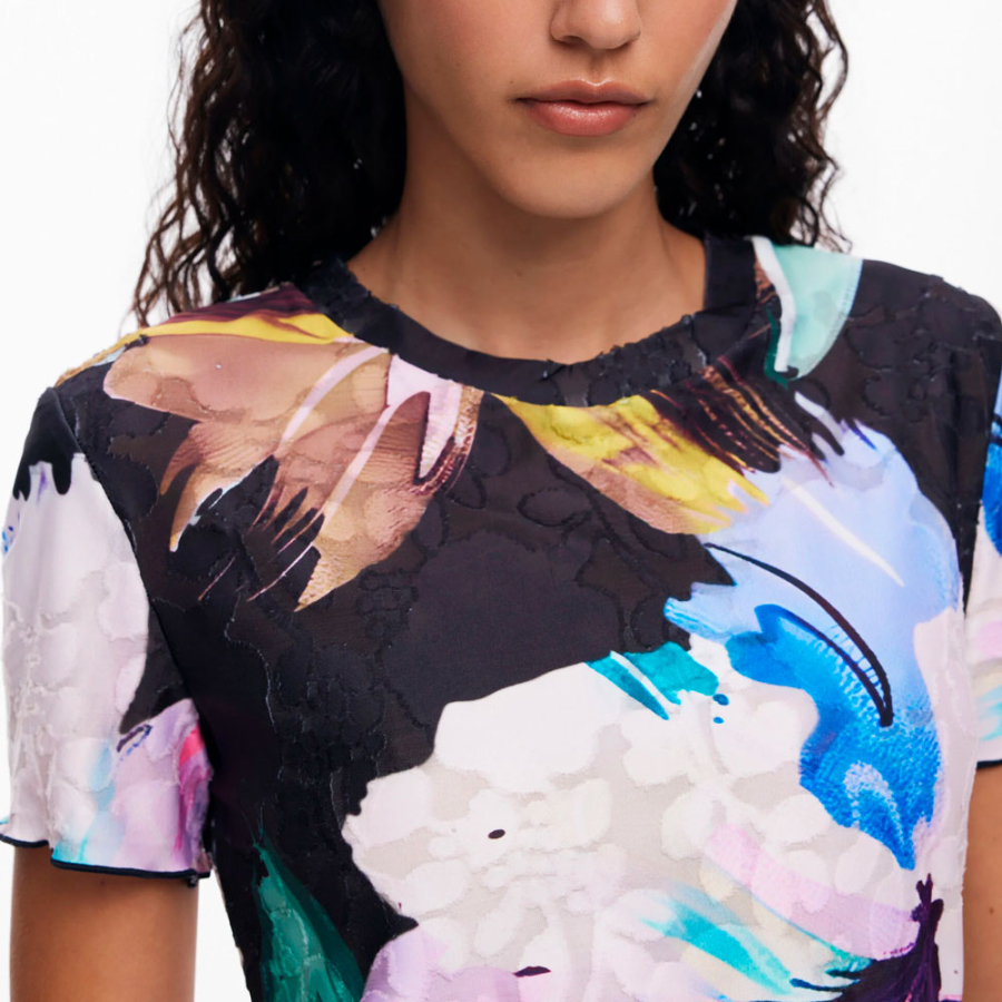 t-shirt-a-fleurs-texturees t-shirt-a-fleurs-texturees