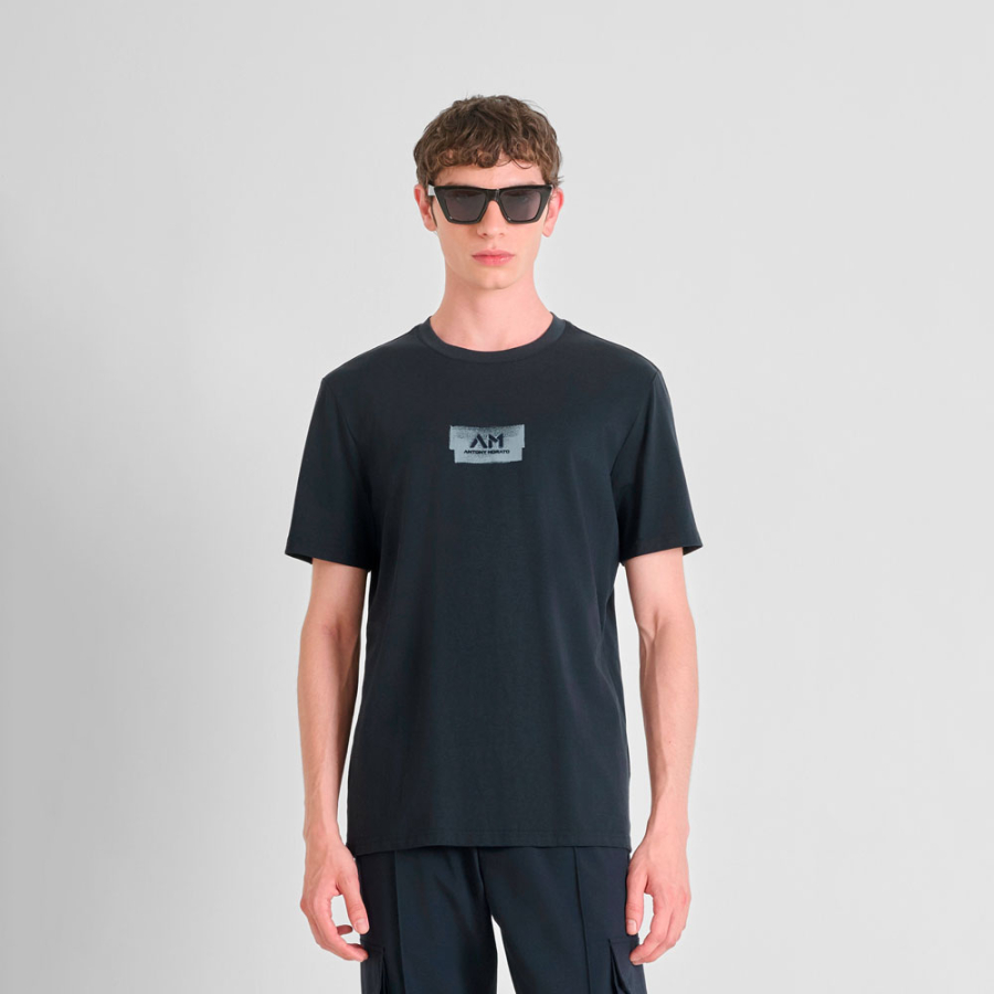 t-shirt-mit-logo-print