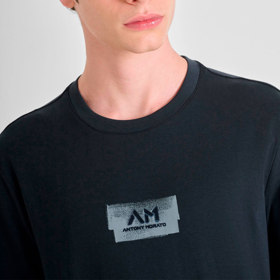 camiseta-com-estampa-de-logotipo camiseta-com-estampa-de-logotipo