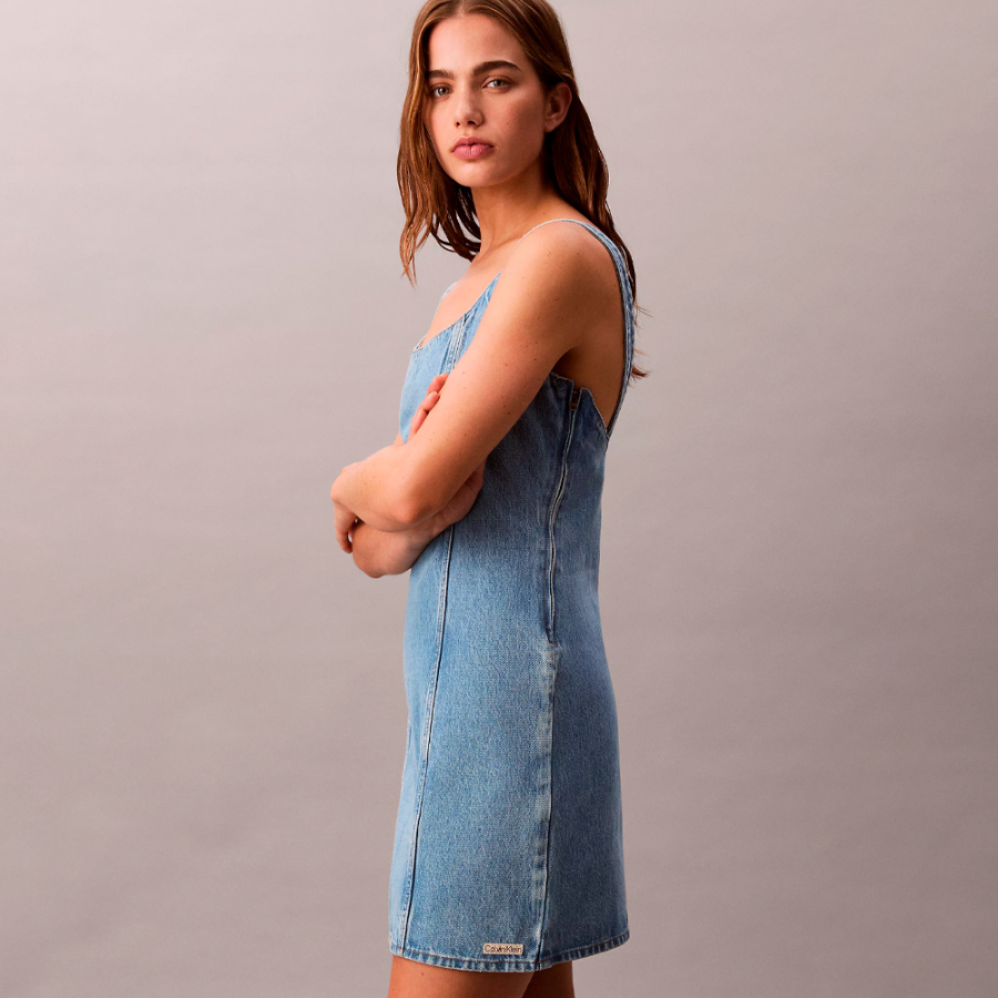 robe-courte-en-jean-a-col-ouvert robe-courte-en-jean-a-col-ouvert
