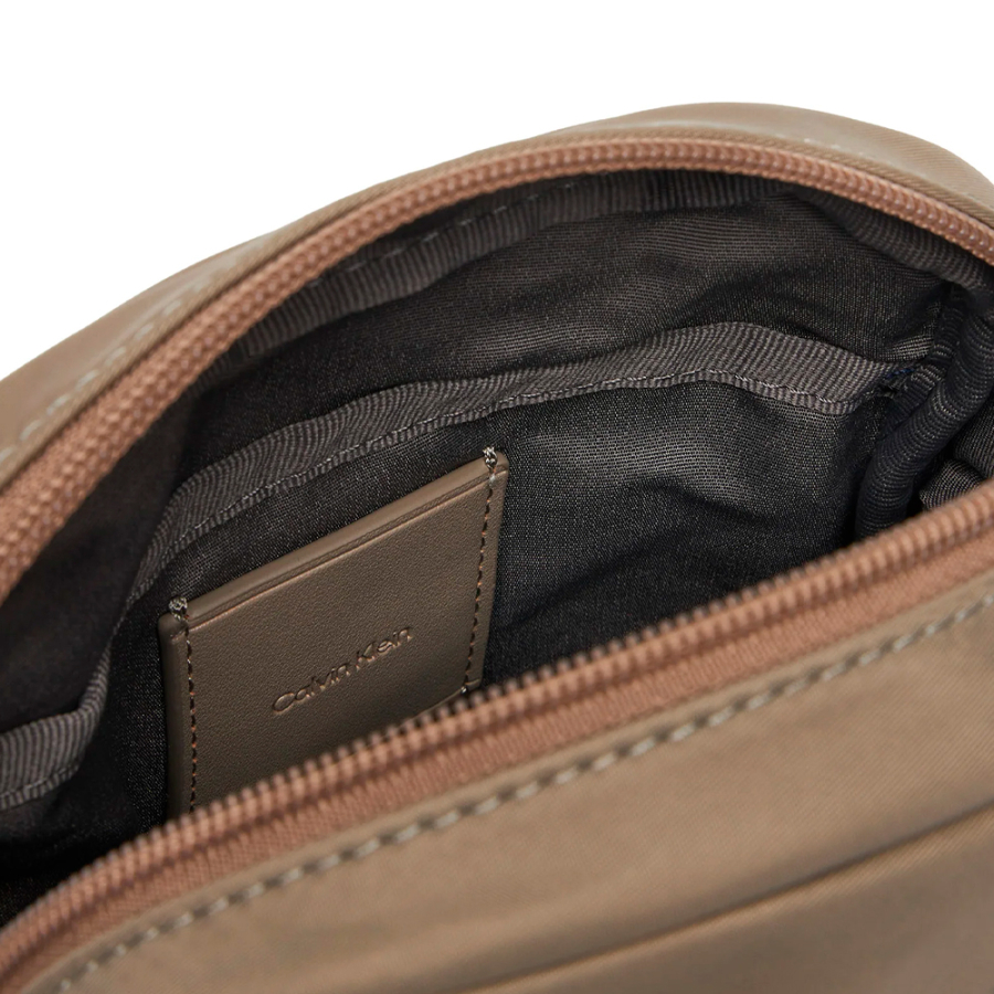 reportertasche-aus-mattem-nylon reportertasche-aus-mattem-nylon