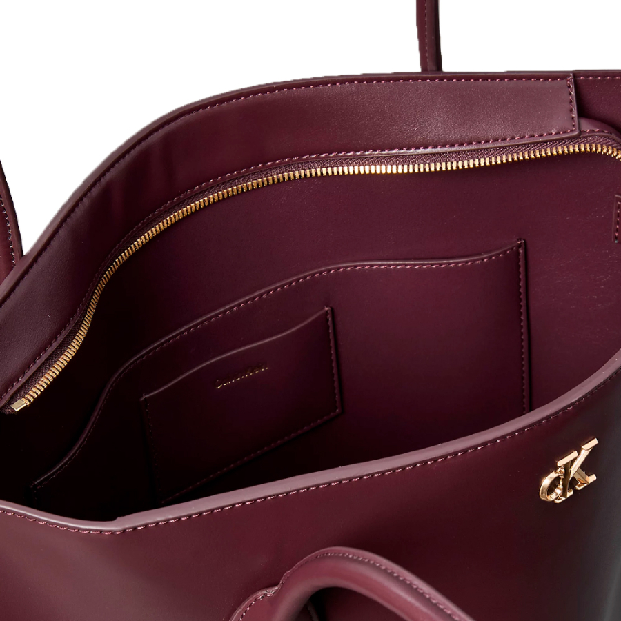 bolso-tote-con-herraje-con-logo-monograma bolso-tote-con-herraje-con-logo-monograma
