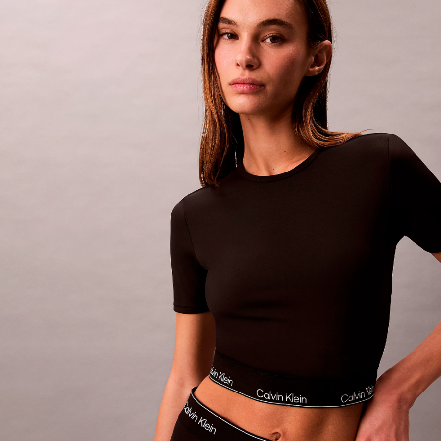 kurzes-technisches-sport-t-shirt kurzes-technisches-sport-t-shirt