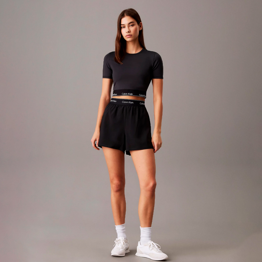 kurzes-technisches-sport-t-shirt kurzes-technisches-sport-t-shirt