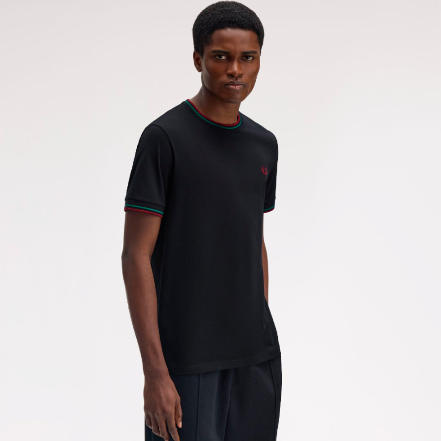 maglietta-con-doppia-punta