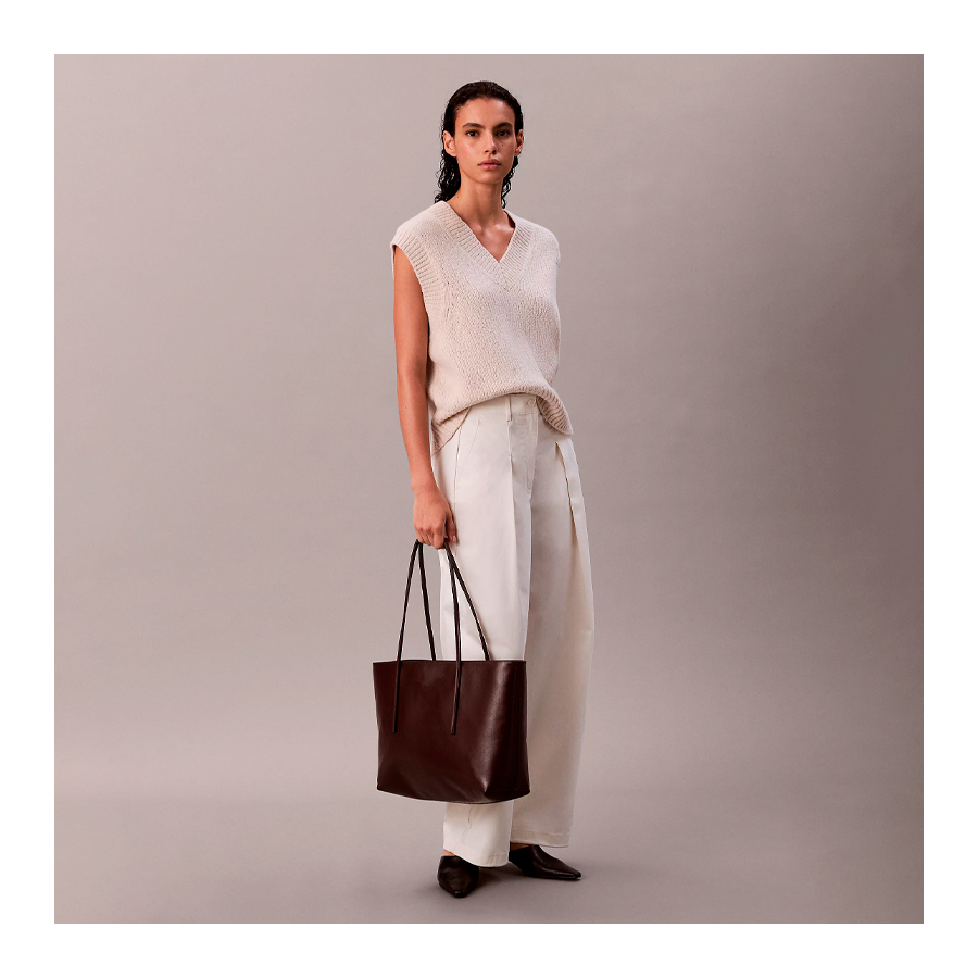 bolso-tote-con-logo-monograma-con-bolsito bolso-tote-con-logo-monograma-con-bolsito