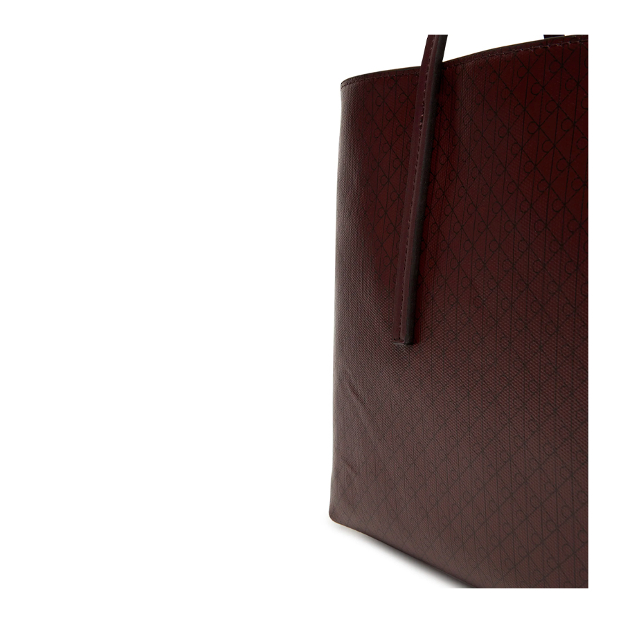 petit-sac-fourre-tout-avec-logo-monogramme-et-pochette petit-sac-fourre-tout-avec-logo-monogramme-et-pochette