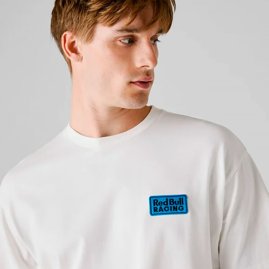 t-shirt-mit-bequemer-passform-und-bedruckter-ruckseite