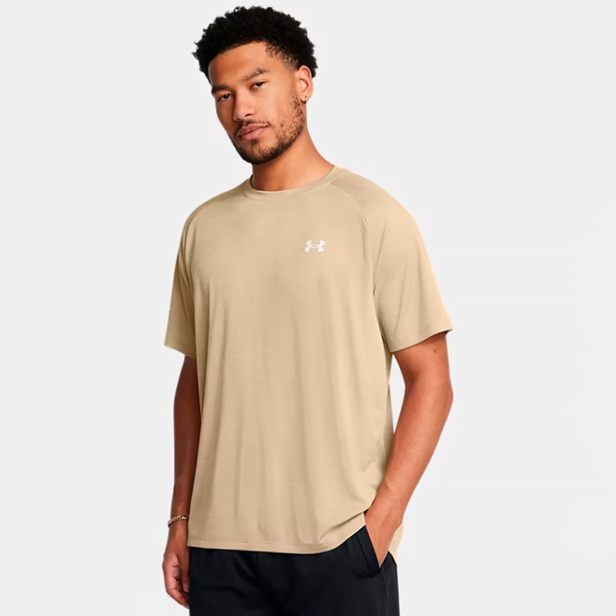 camiseta-de-manga-curta-com-textura-tecnologica camiseta-de-manga-curta-com-textura-tecnologica