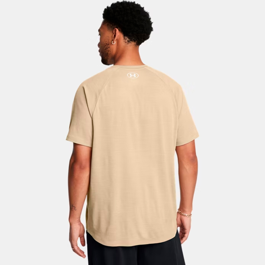 t-shirt-a-maniche-corte-con-trama-tecnica t-shirt-a-maniche-corte-con-trama-tecnica