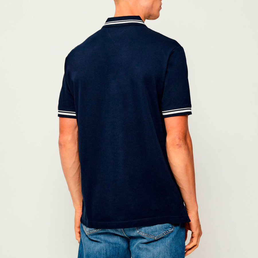 polo-mit-paspelierung-und-gesticktem-logo polo-mit-paspelierung-und-gesticktem-logo