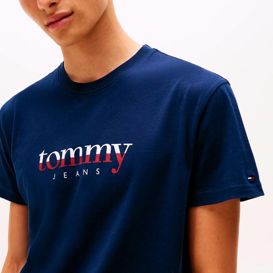 gestricktes-t-shirt-mit-logo-und-rundhalsausschnitt gestricktes-t-shirt-mit-logo-und-rundhalsausschnitt