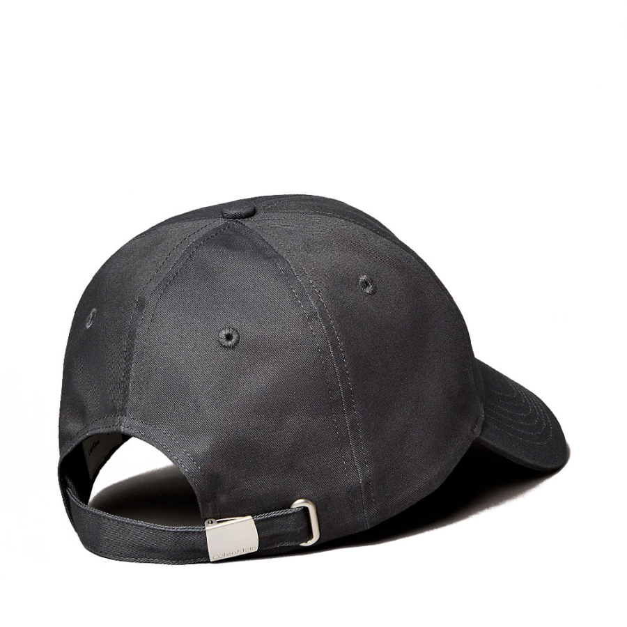 casquette-de-baseball-avec-logo-monogramme-brode casquette-de-baseball-avec-logo-monogramme-brode