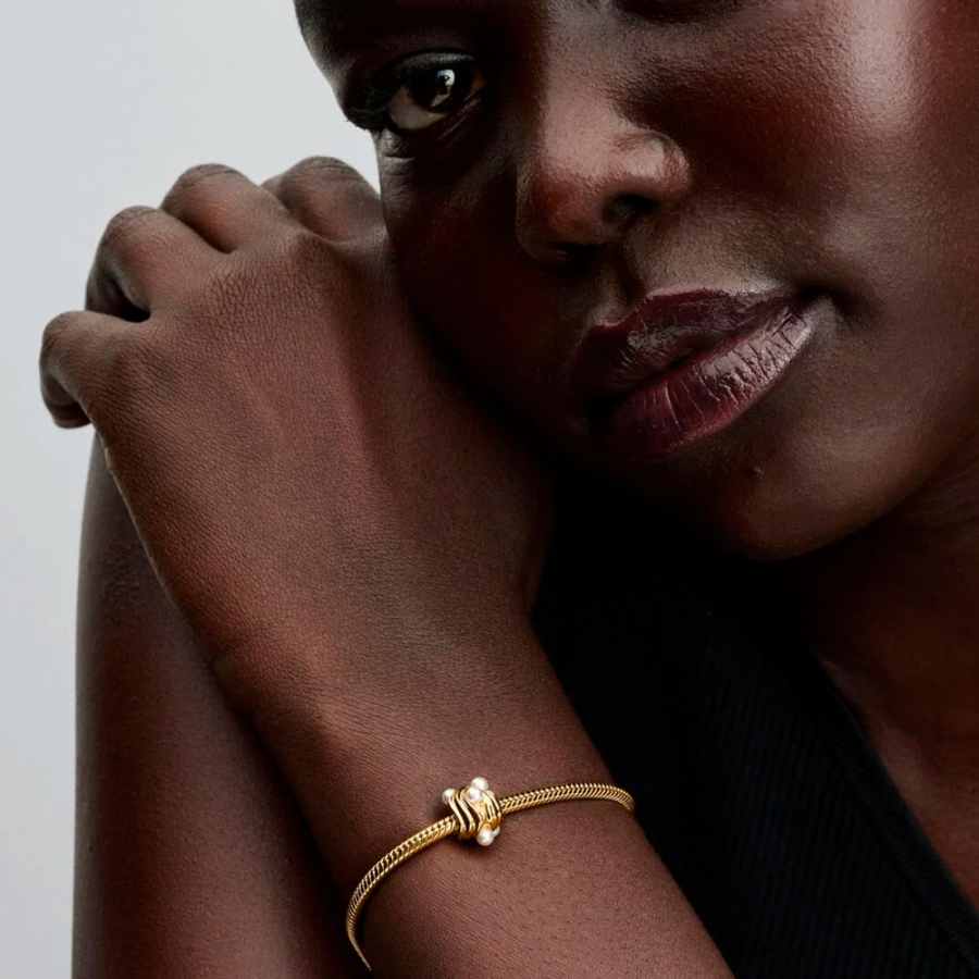 abstrakter-wellen-charm-763915c01 abstrakter-wellen-charm-763915c01