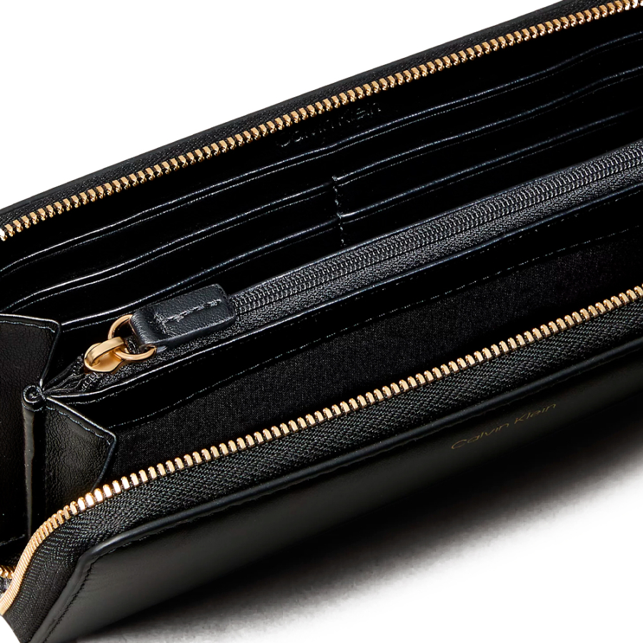 portefeuille-long-a-fermeture-eclair-avec-monogramme portefeuille-long-a-fermeture-eclair-avec-monogramme