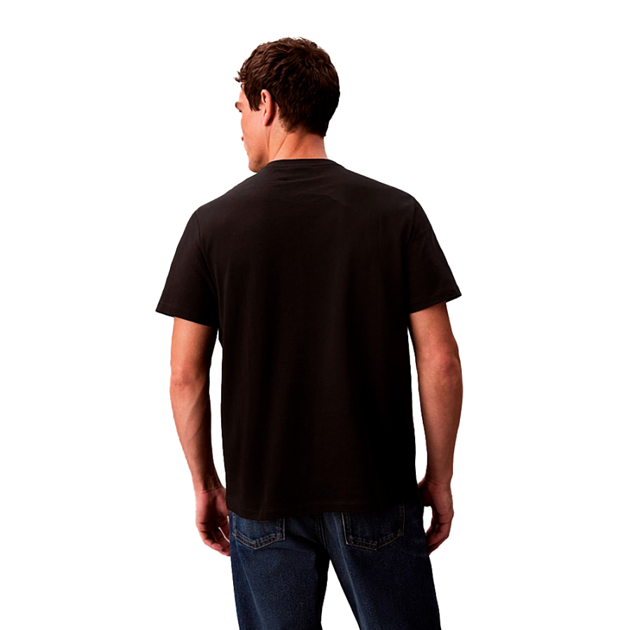 locker-sitzendes-t-shirt-mit-gesticktem-monogramm